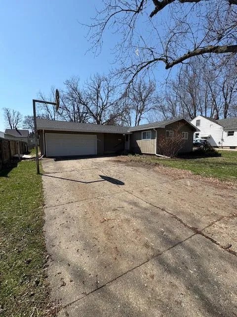 511 W Berry Avenue Lansing, MI 48910