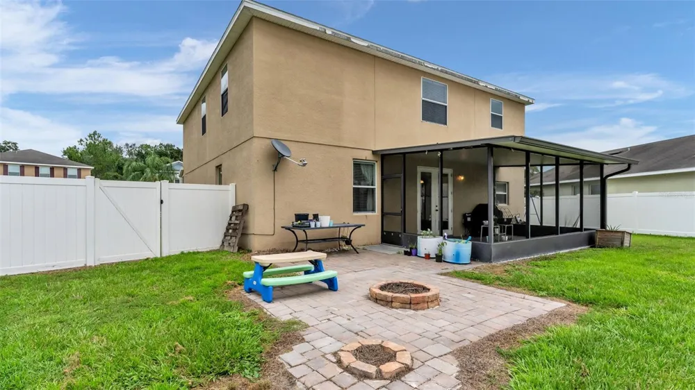 2746 WALDEN WOODS DRIVE Plant City, FL 33566