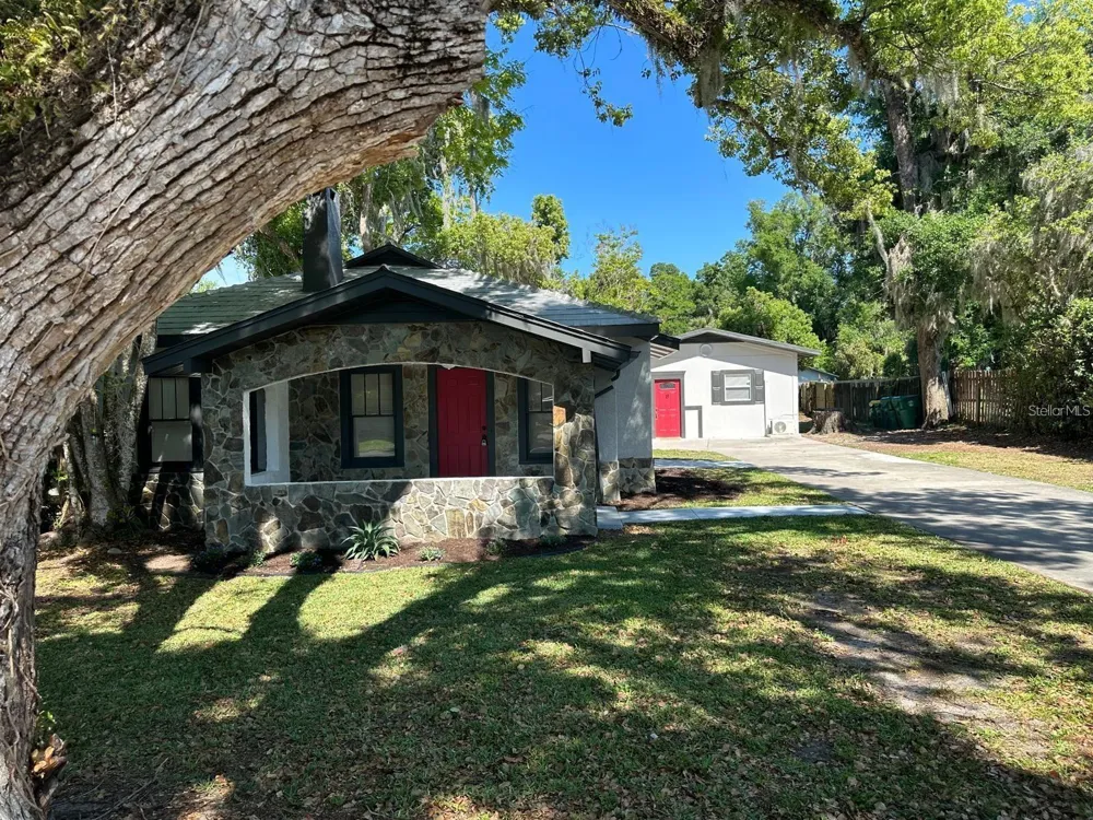 221 JULIA AVENUE Deland, FL 32720