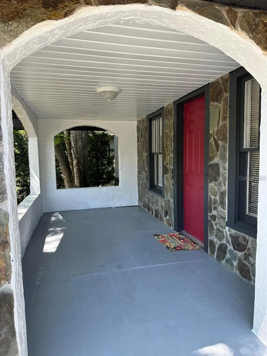221 JULIA AVENUE Deland, FL 32720