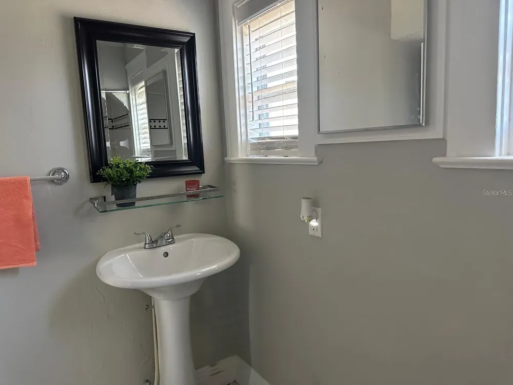 221 JULIA AVENUE Deland, FL 32720