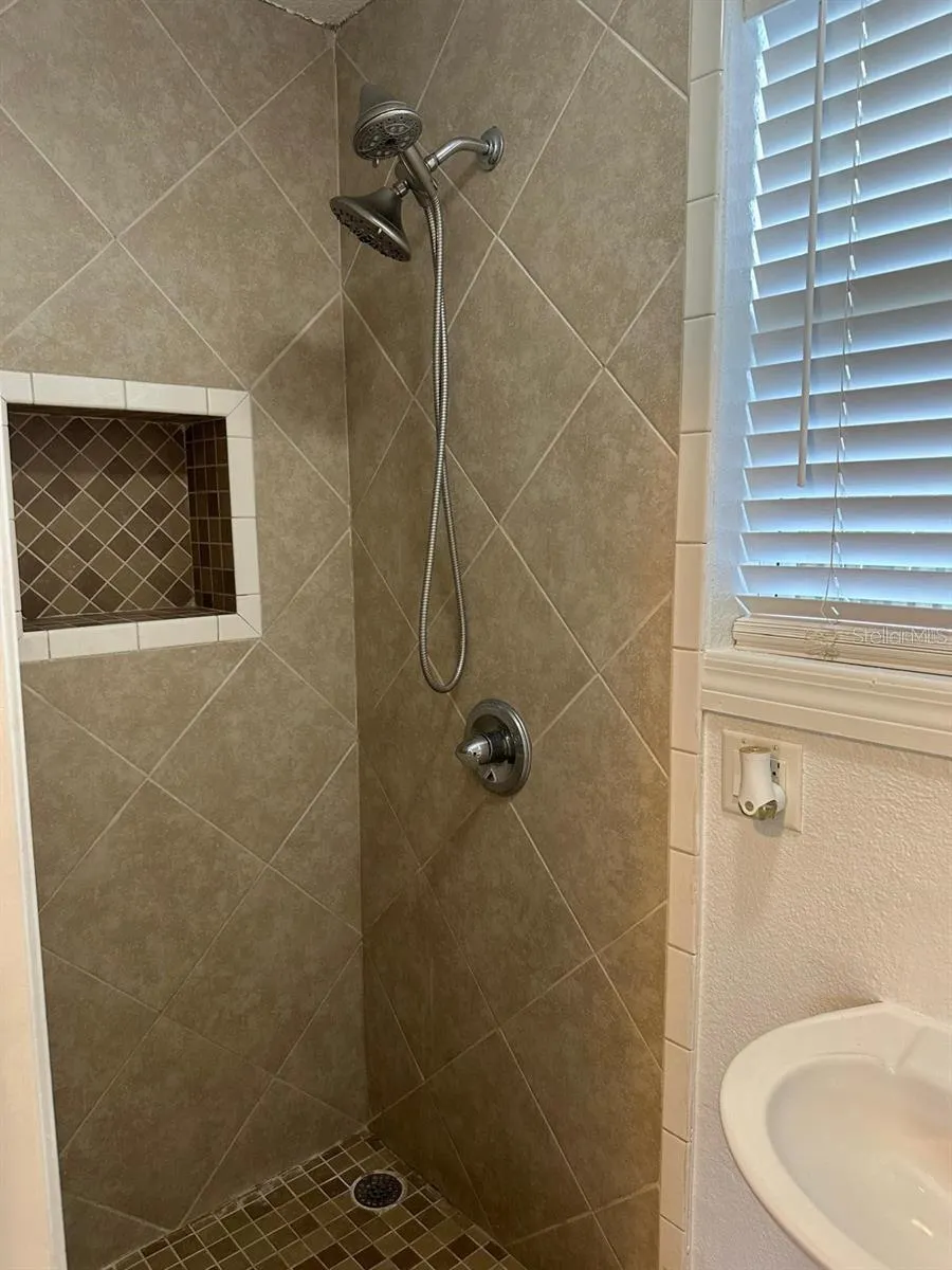 221 JULIA AVENUE Deland, FL 32720