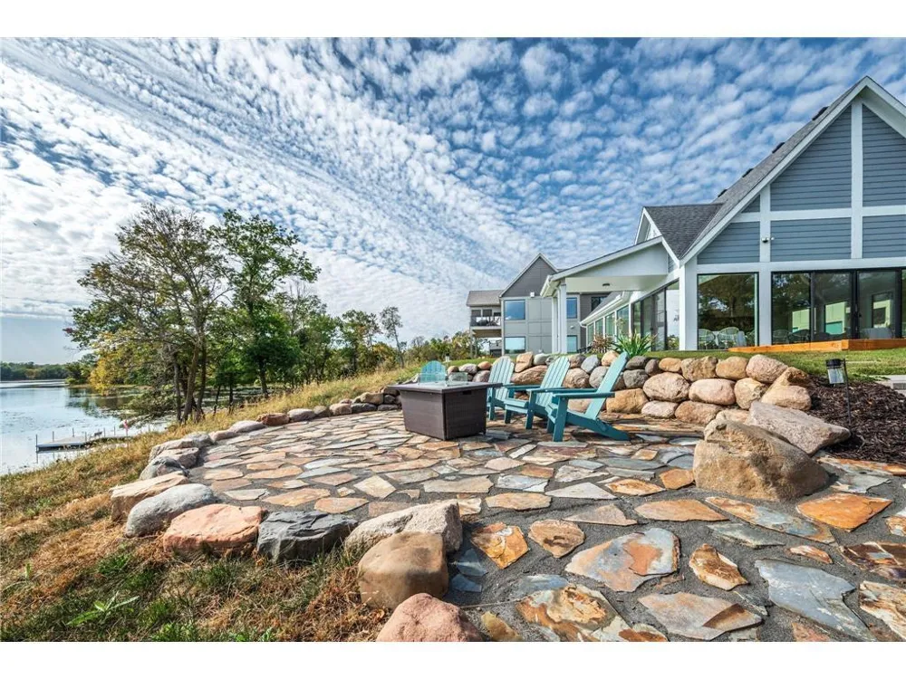 4729 Linden Cove Lane Savage, MN 55378