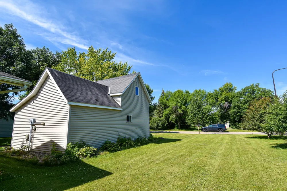 606 Kendall Avenue S Thief River Falls, MN 56701