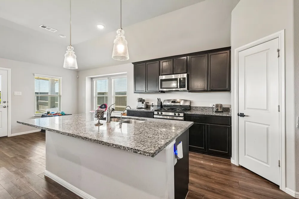 7550 Wild Mint Trail Venus, TX 76084
