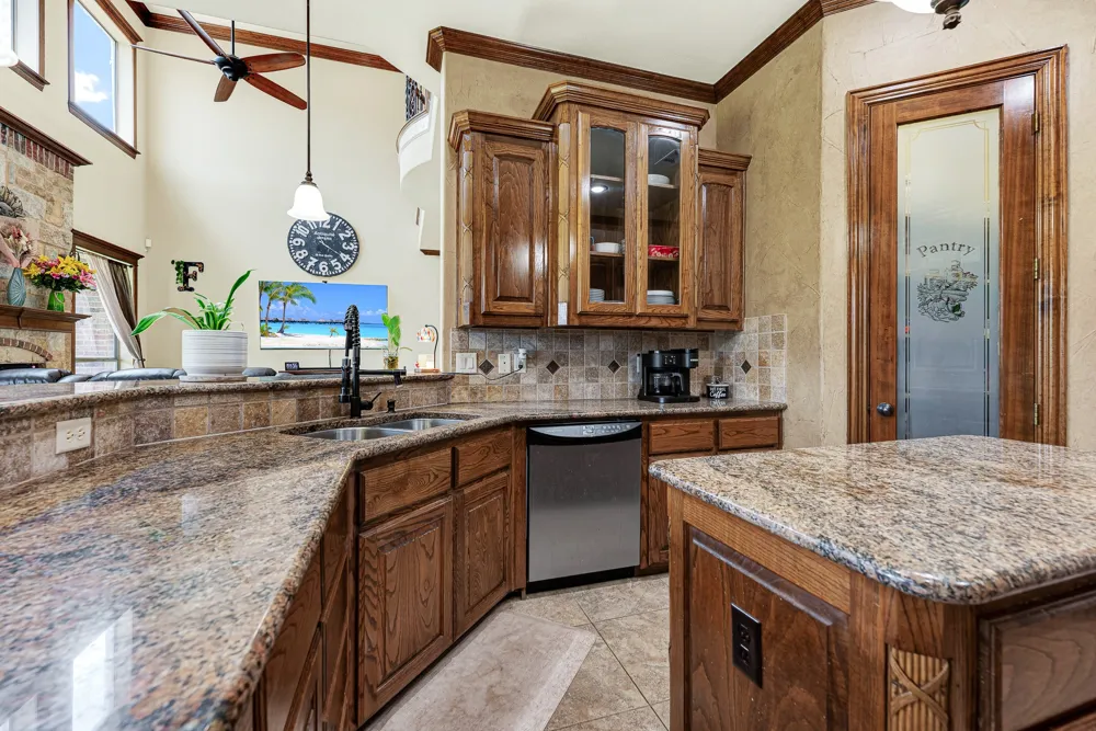 1132 Shadow Lakes Drive Wills Point, TX 75169