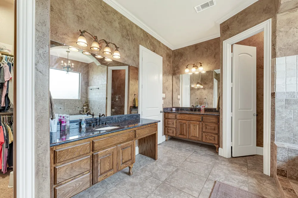 1132 Shadow Lakes Drive Wills Point, TX 75169