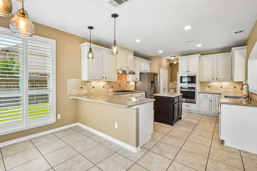 2306 Lakeway Drive Friendswood, TX 77546
