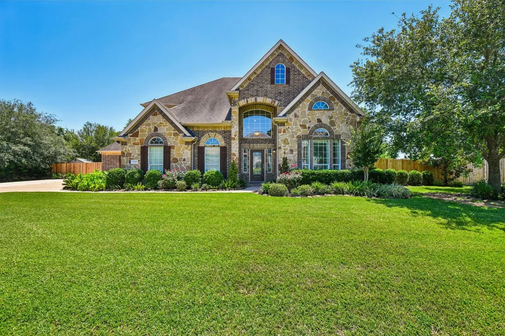 2306 Lakeway Drive Friendswood, TX 77546