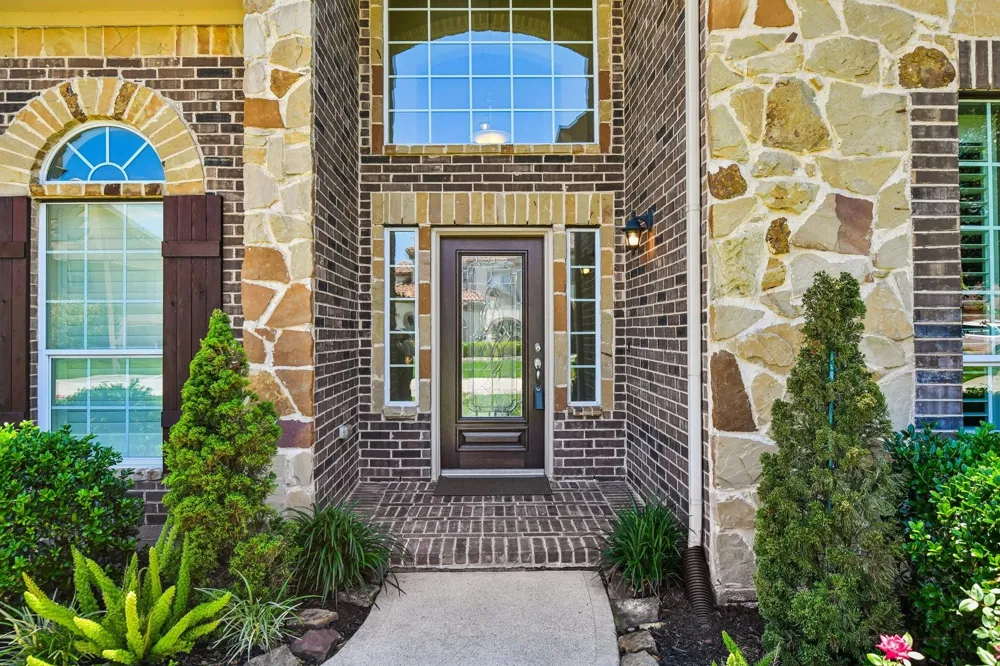 2306 Lakeway Drive Friendswood, TX 77546