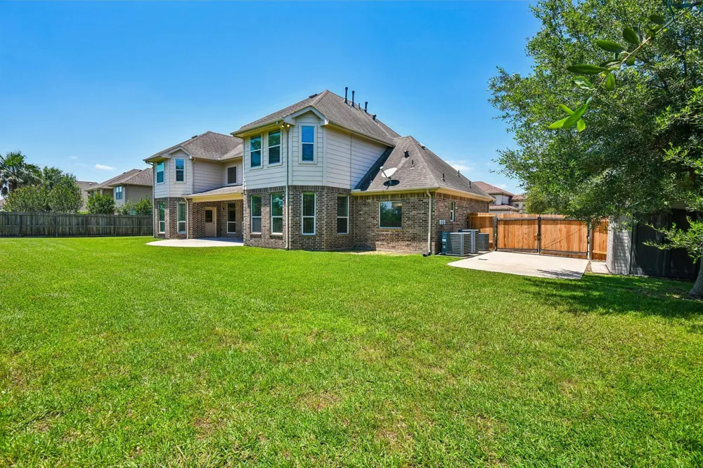 2306 Lakeway Drive Friendswood, TX 77546