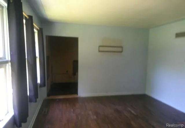 433 Crestview Street Flushing City, MI 48433