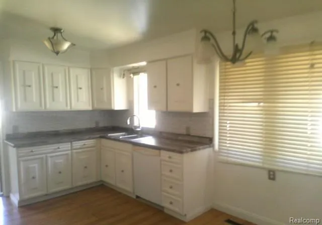 433 Crestview Street Flushing City, MI 48433