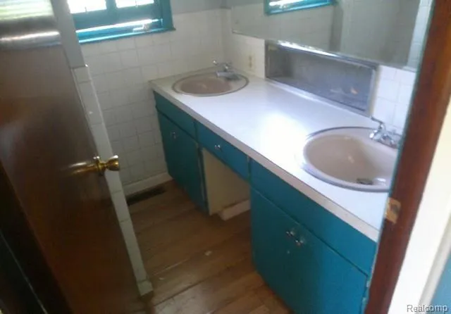 433 Crestview Street Flushing City, MI 48433