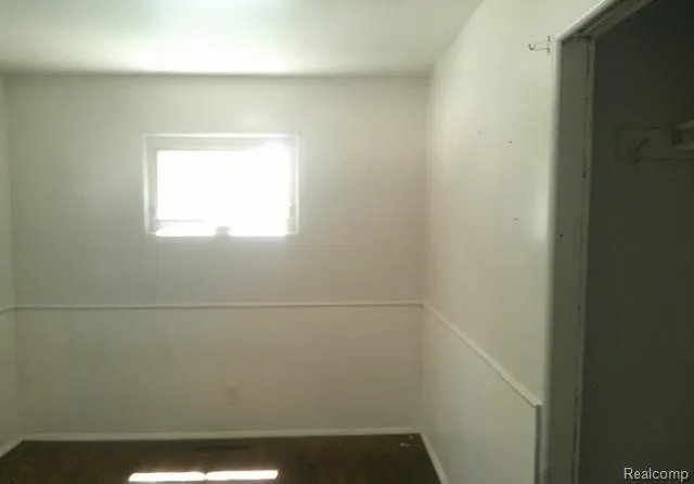 433 Crestview Street Flushing City, MI 48433