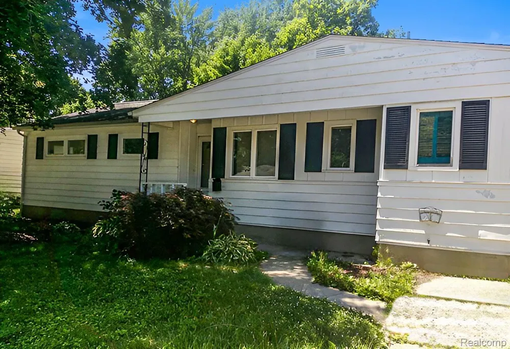 433 Crestview Street Flushing City, MI 48433