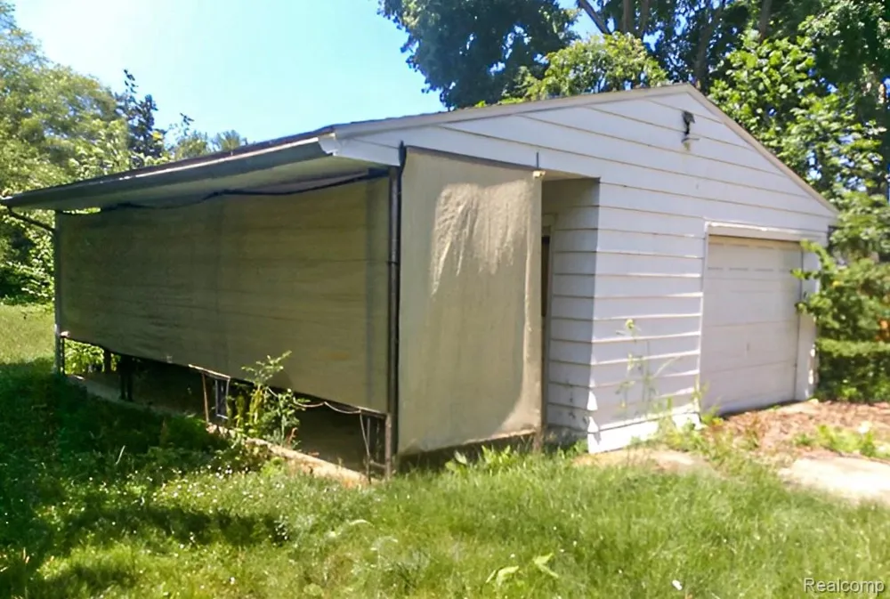 433 Crestview Street Flushing City, MI 48433