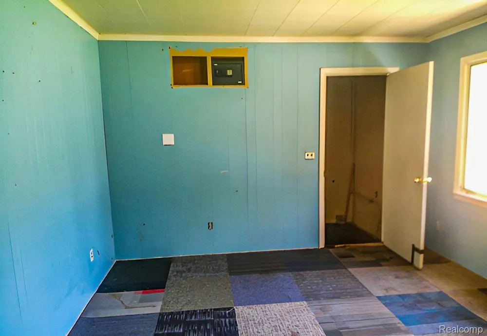 433 Crestview Street Flushing City, MI 48433
