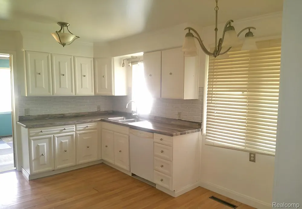 433 Crestview Street Flushing City, MI 48433