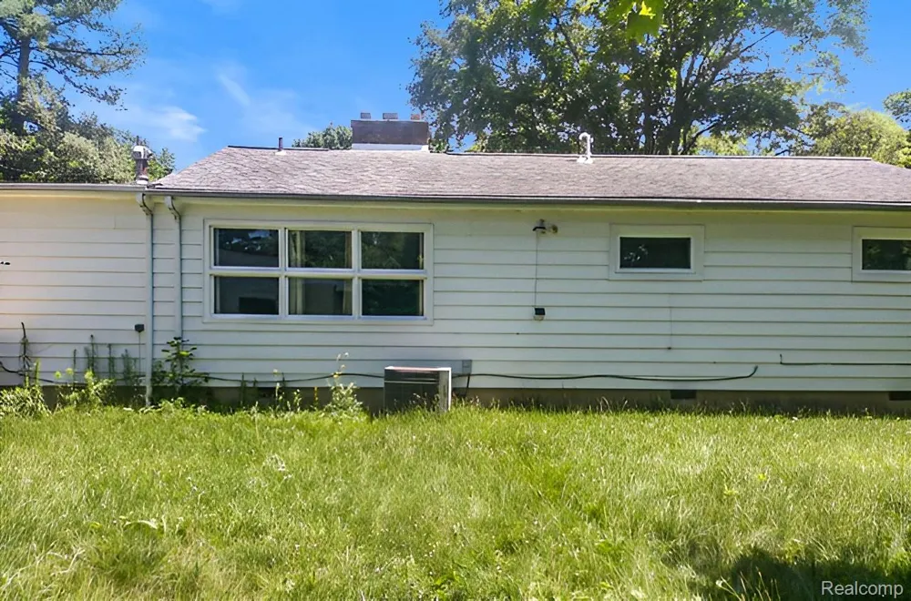 433 Crestview Street Flushing City, MI 48433