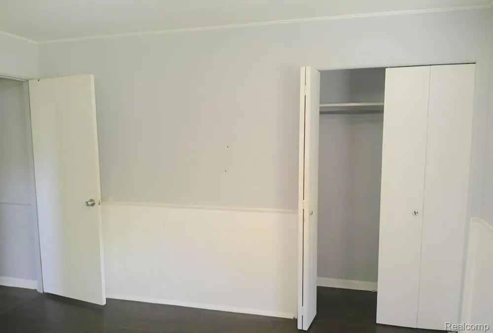 433 Crestview Street Flushing City, MI 48433