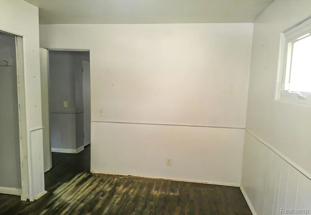 433 Crestview Street Flushing City, MI 48433