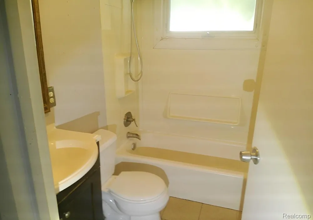 433 Crestview Street Flushing City, MI 48433