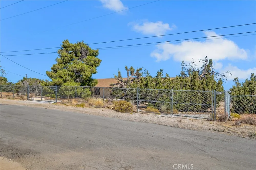 2722 Arrowhead Pinon Hills, CA 92372