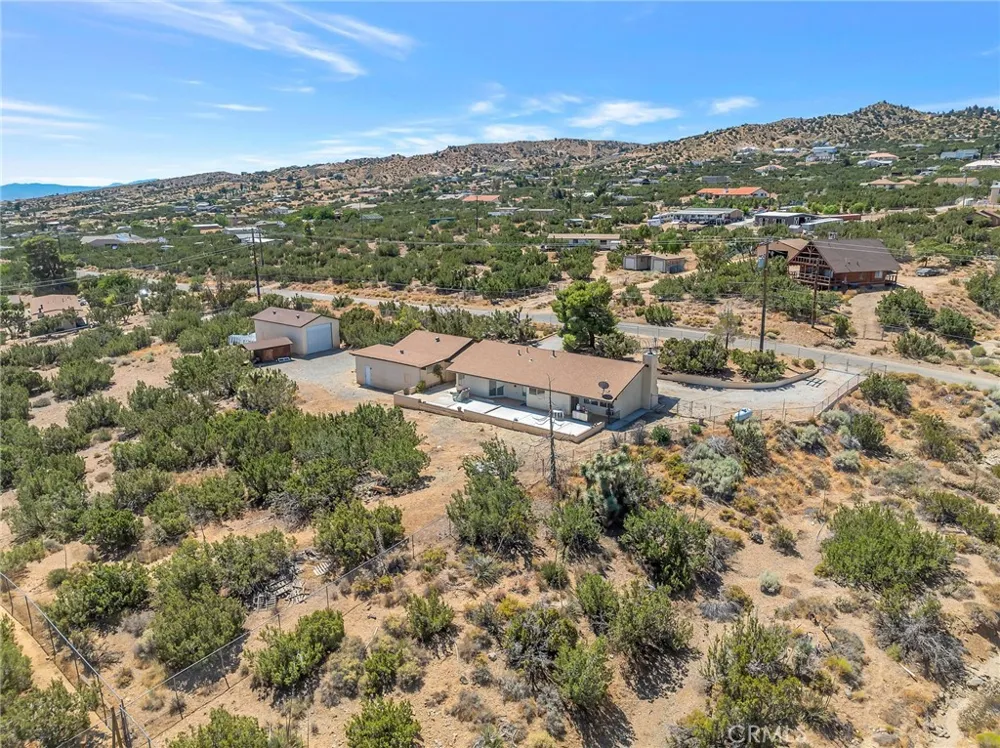 2722 Arrowhead Pinon Hills, CA 92372