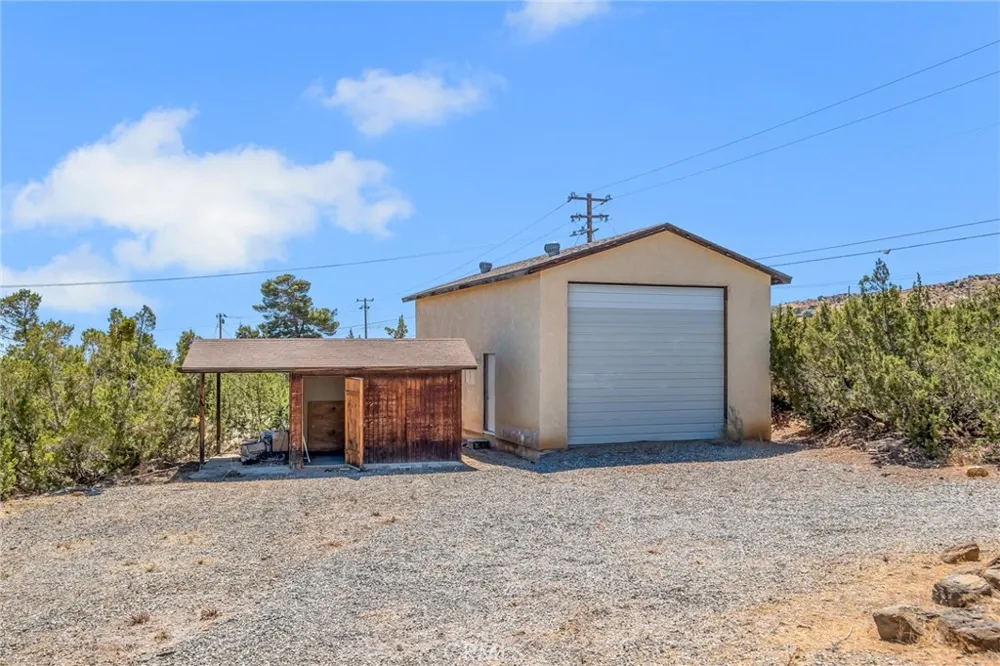 2722 Arrowhead Pinon Hills, CA 92372