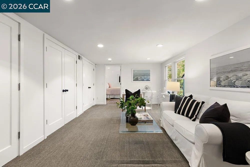 59 El Toyonal Orinda, CA 94563