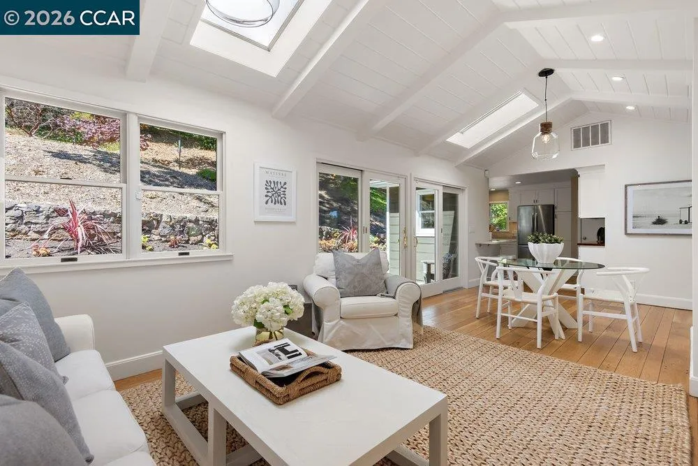 59 El Toyonal Orinda, CA 94563