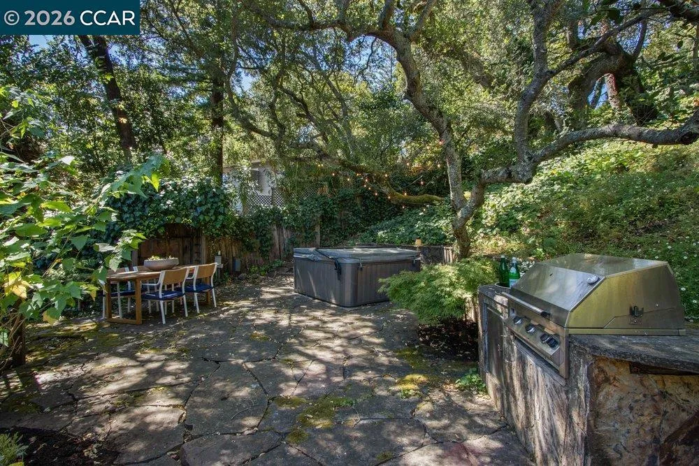 59 El Toyonal Orinda, CA 94563