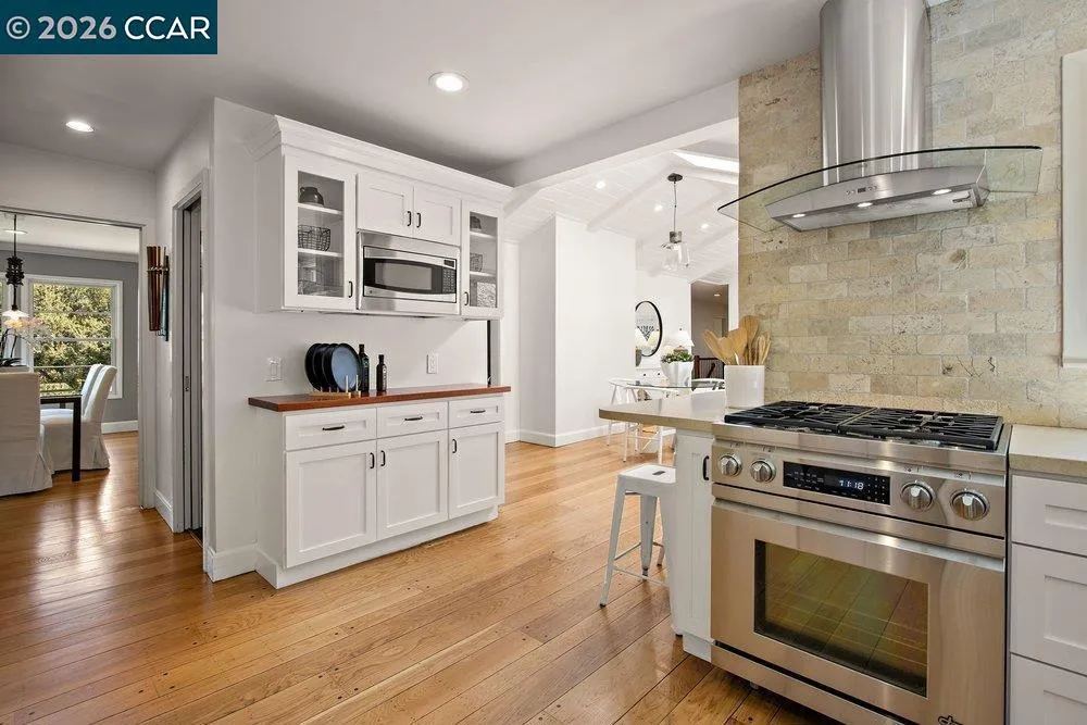 59 El Toyonal Orinda, CA 94563