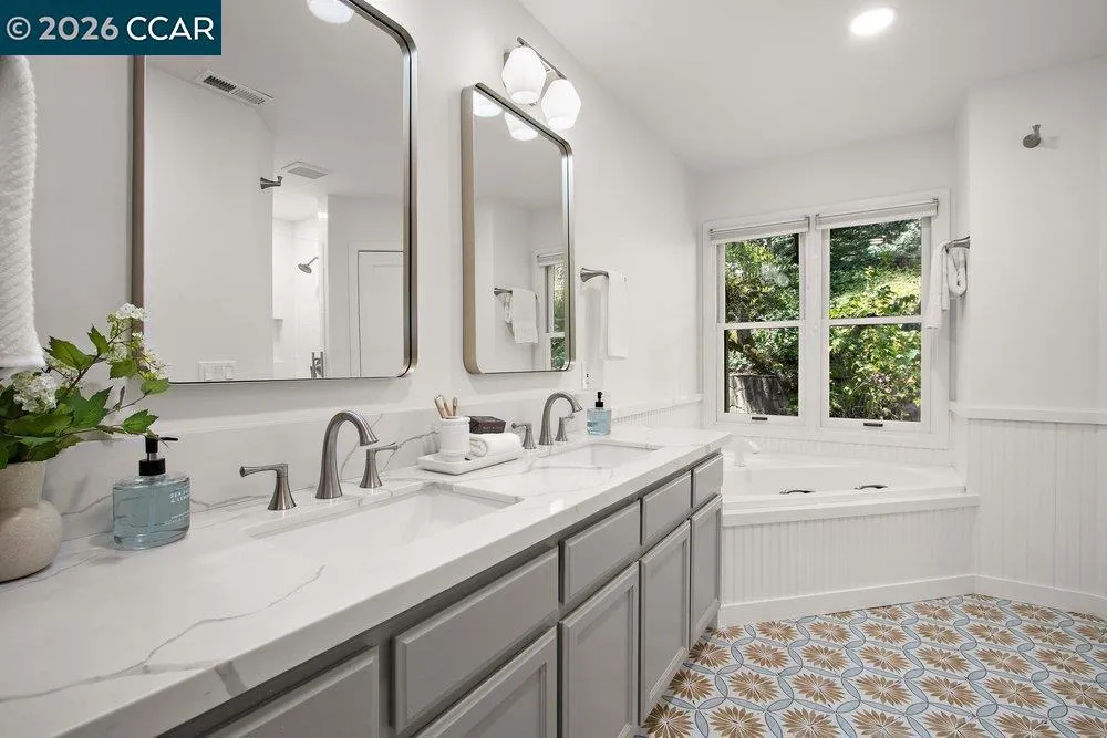 59 El Toyonal Orinda, CA 94563