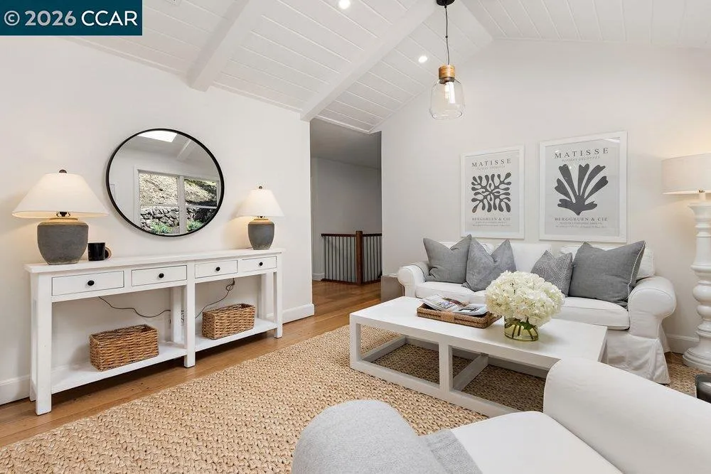 59 El Toyonal Orinda, CA 94563