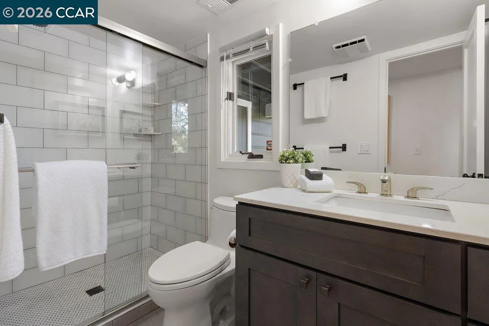 59 El Toyonal Orinda, CA 94563