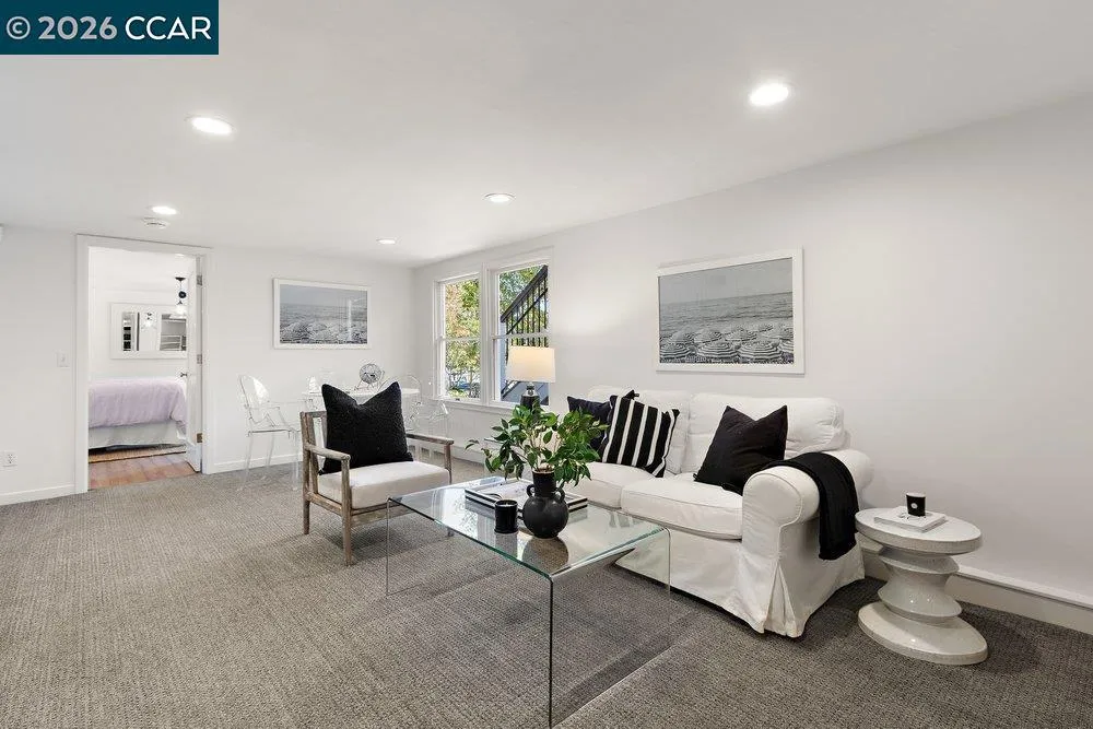 59 El Toyonal Orinda, CA 94563