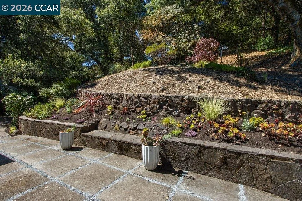 59 El Toyonal Orinda, CA 94563