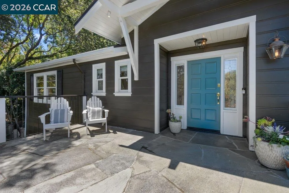 59 El Toyonal Orinda, CA 94563