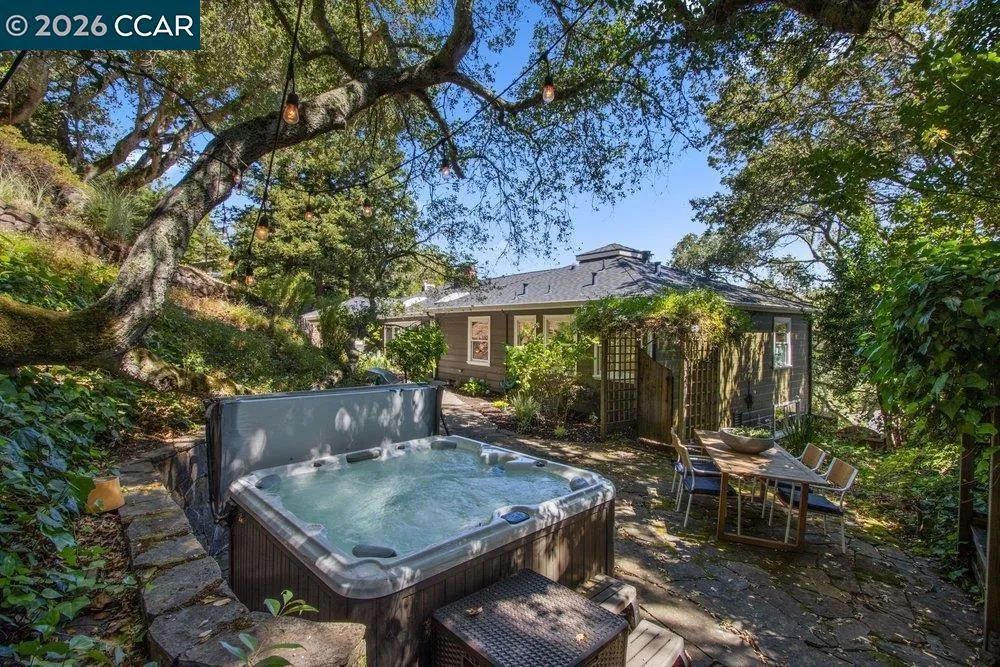 59 El Toyonal Orinda, CA 94563