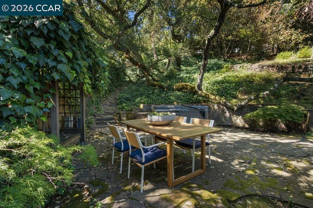 59 El Toyonal Orinda, CA 94563