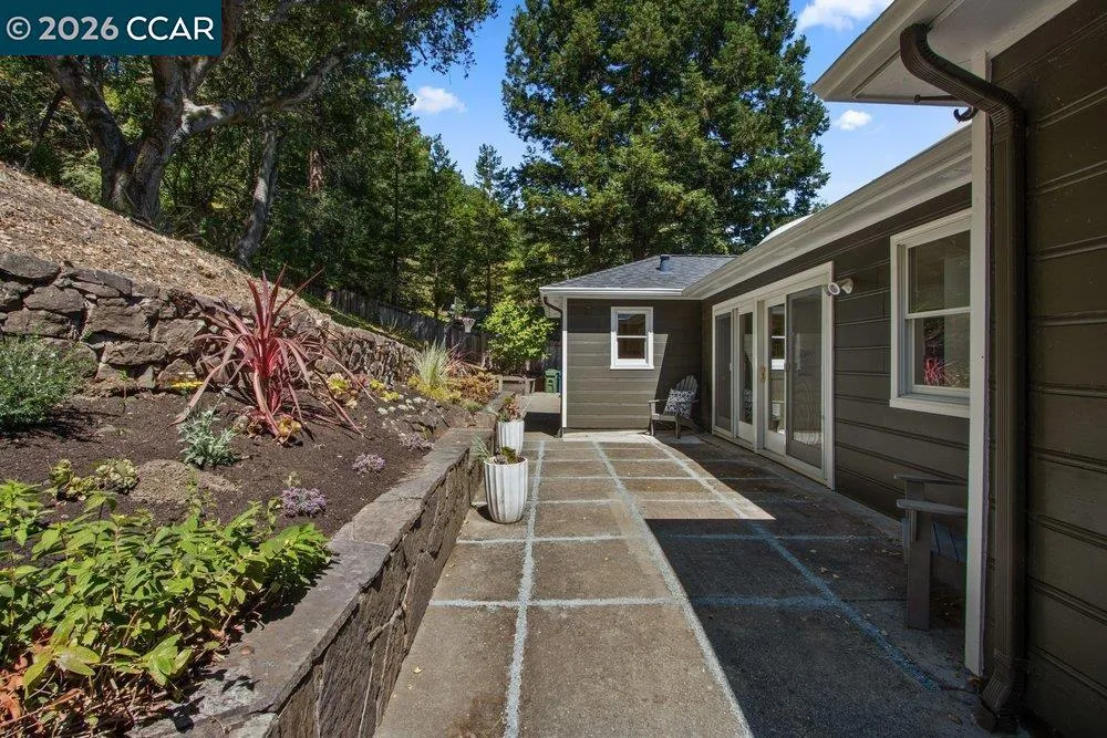 59 El Toyonal Orinda, CA 94563