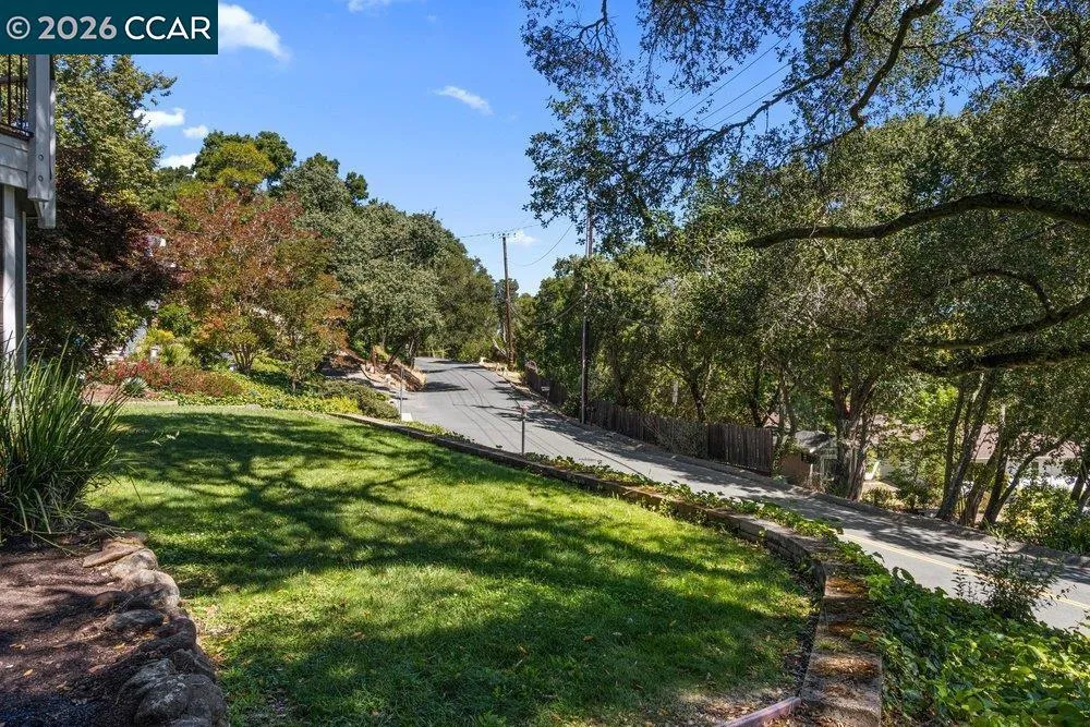 59 El Toyonal Orinda, CA 94563