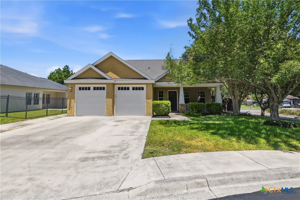 1720 Nordberg Seguin, TX 78155