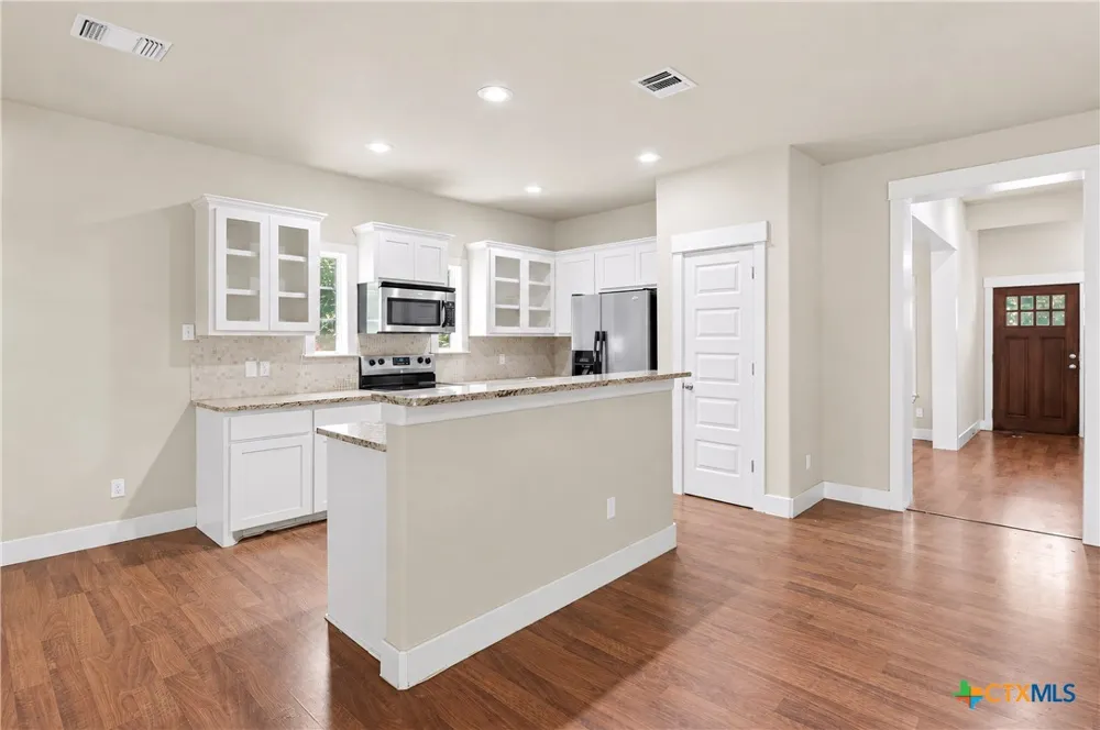 1720 Nordberg Seguin, TX 78155