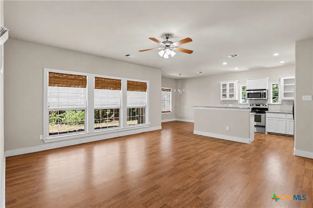 1720 Nordberg Seguin, TX 78155