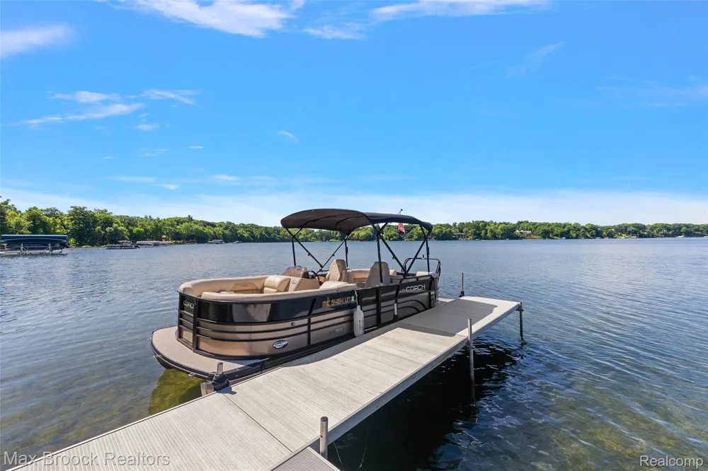 4875 Old Orchard Trail Orchard Lake Village City, MI 48324