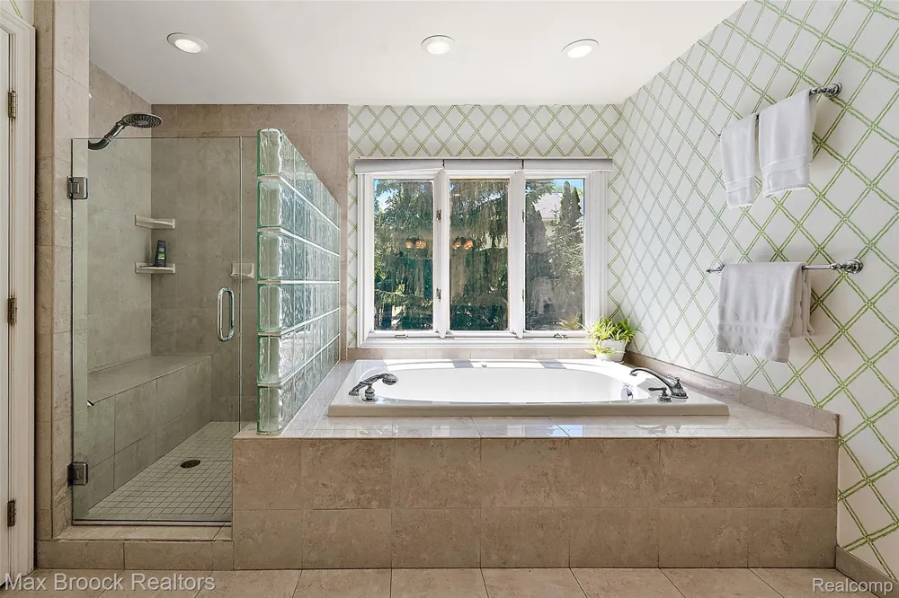 4875 Old Orchard Trail Orchard Lake Village City, MI 48324