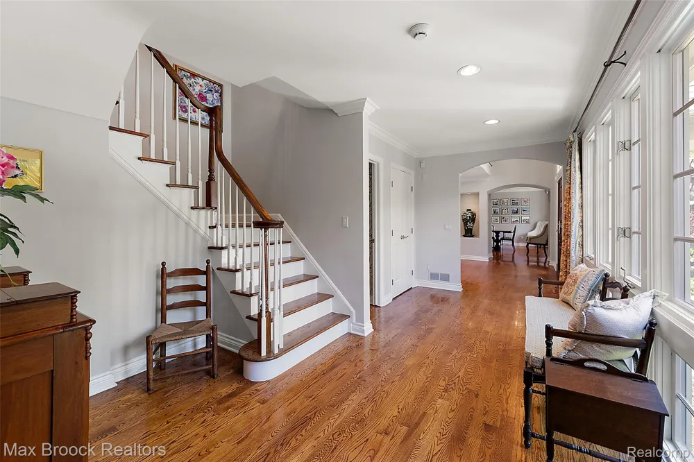 4875 Old Orchard Trail Orchard Lake Village City, MI 48324